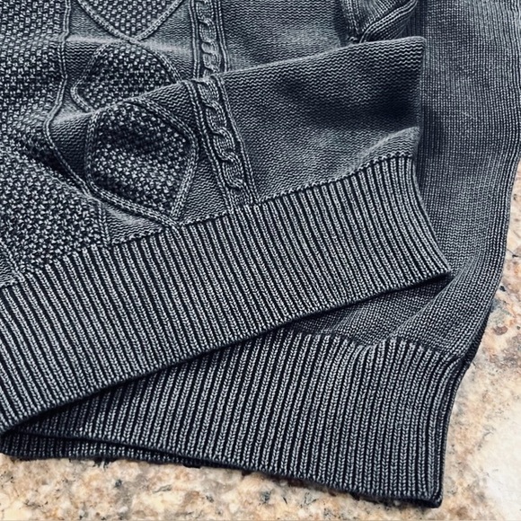 Idem Ditto LA Cropped V-Back Textured Sweater - Picture 11 of 14